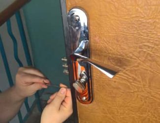 Как перепрограммировать ключ от двери?