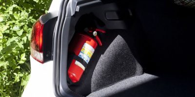 Где хранить огнетушитель в автомобиле?