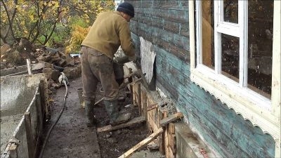 Заливка нового фундамента к старому